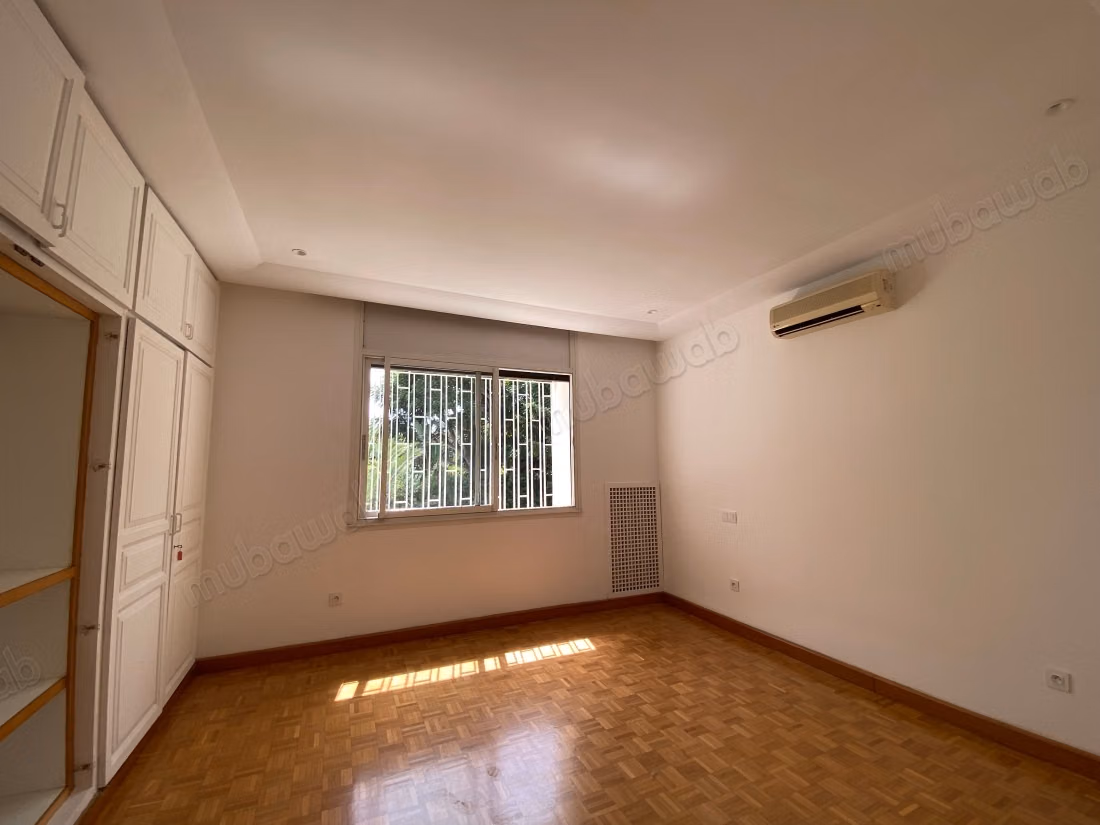 Luxury house for rent in Souissi. Area of 765 m². Beautiful terrace and garden