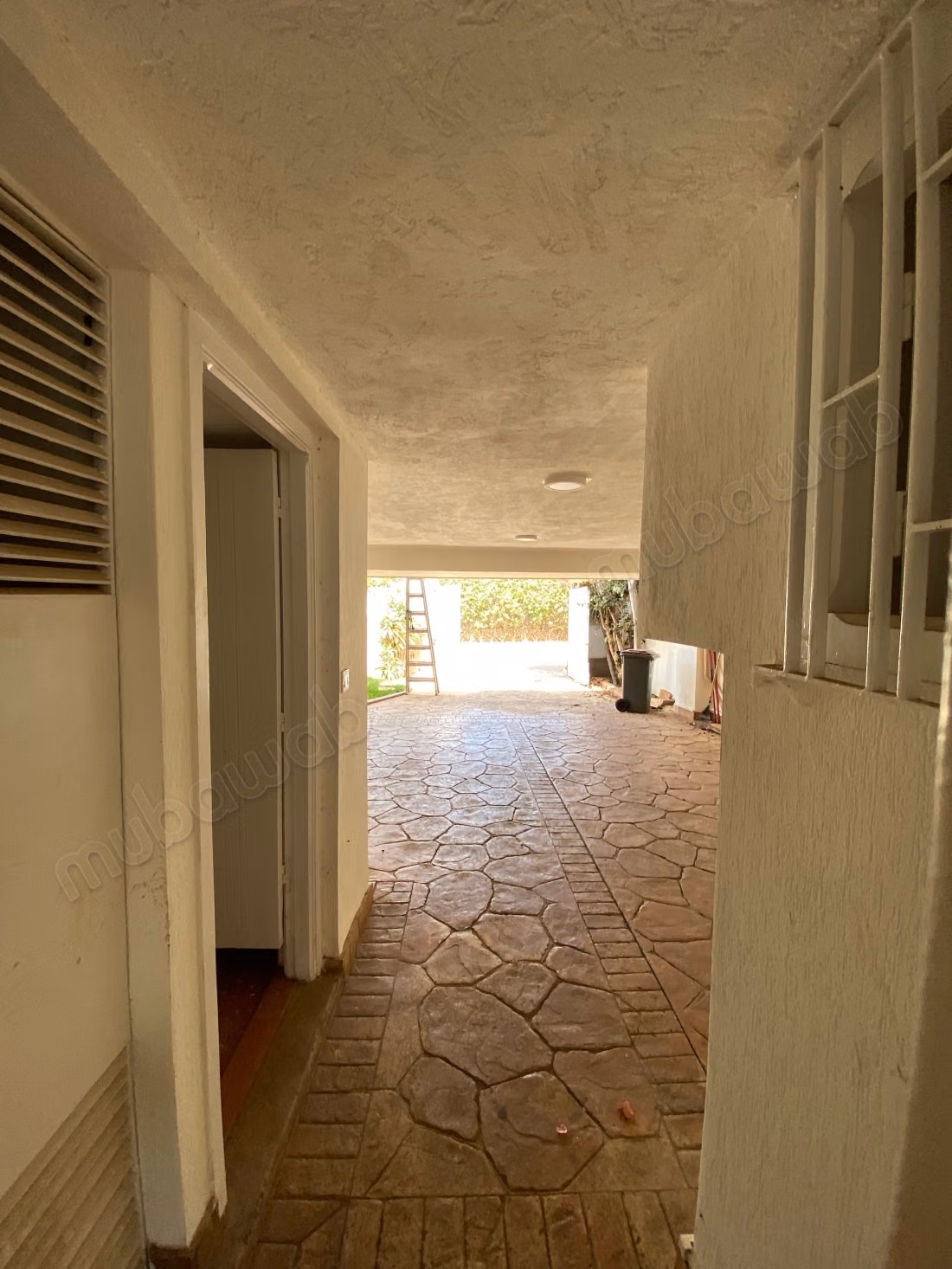 Luxury house for rent in Souissi. Area of 765 m². Beautiful terrace and garden