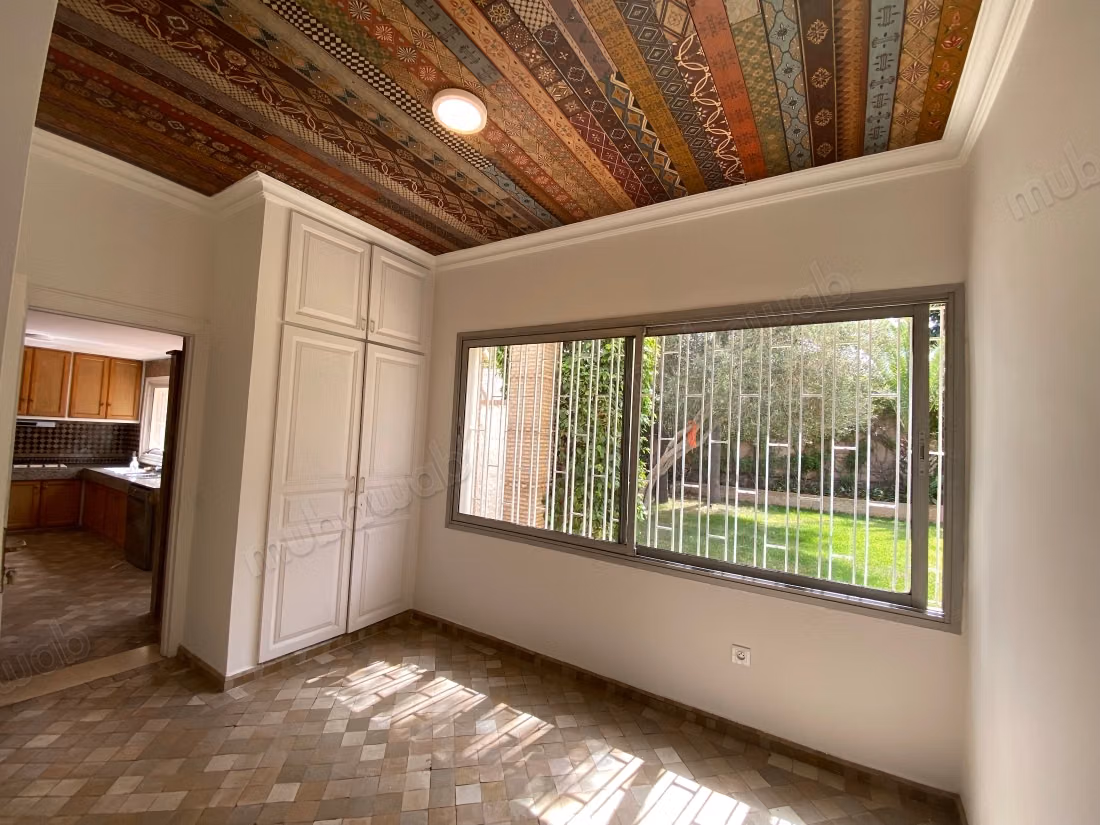 Luxury house for rent in Souissi. Area of 765 m². Beautiful terrace and garden