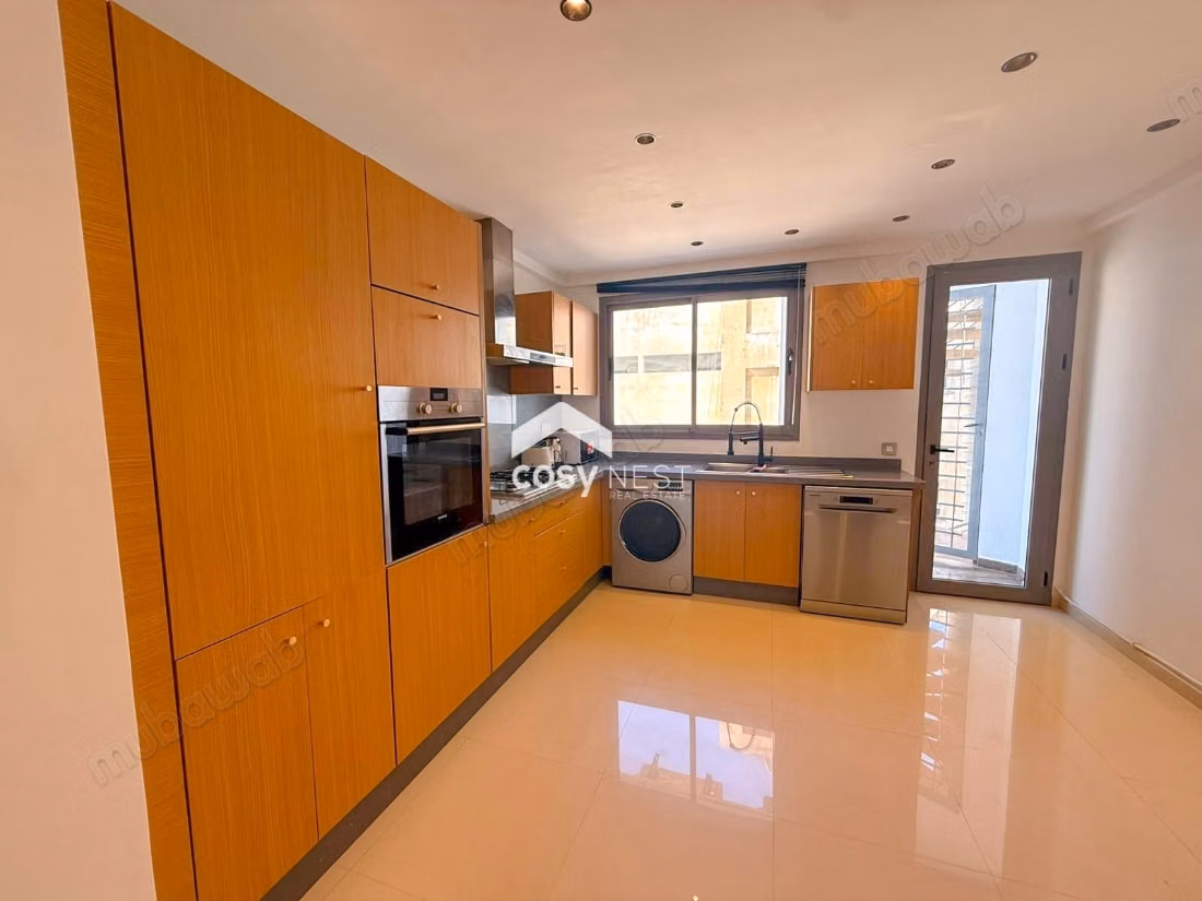 Very nice apartment for rent in Racine. 5 comfortable rooms. Well furnished