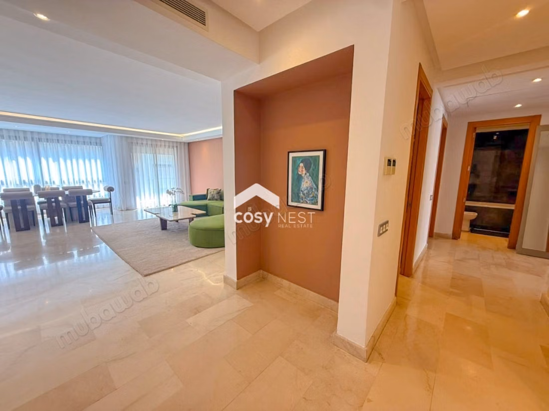 Very nice apartment for rent in Racine. 5 comfortable rooms. Well furnished
