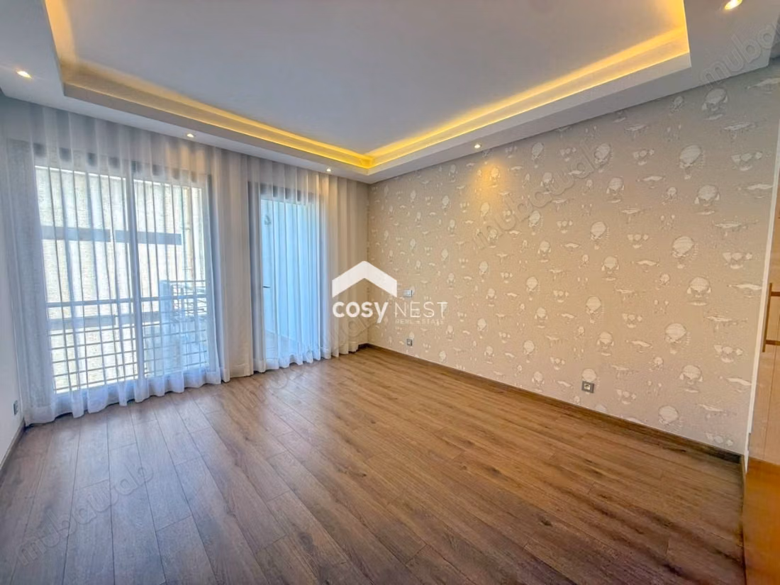 Very nice apartment for rent in Racine. 5 comfortable rooms. Well furnished