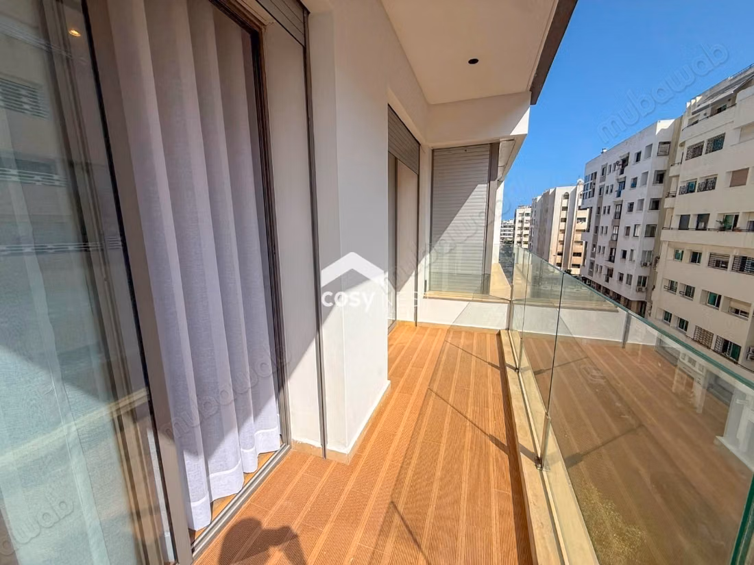 Very nice apartment for rent in Racine. 5 comfortable rooms. Well furnished
