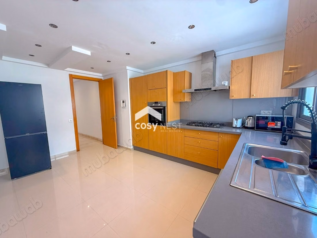 Very nice apartment for rent in Racine. 5 comfortable rooms. Well furnished