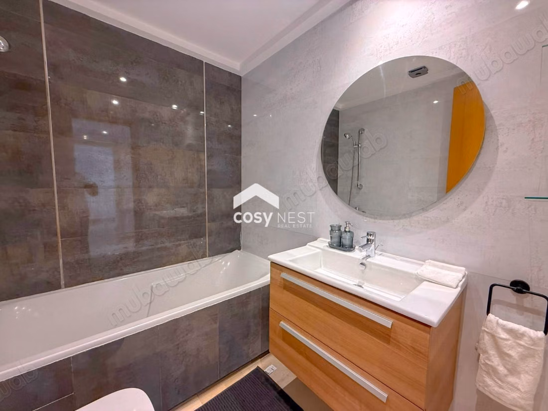 Very nice apartment for rent in Racine. 5 comfortable rooms. Well furnished