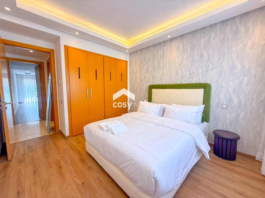 Very nice apartment for rent in Racine. 5 comfortable rooms. Well furnished