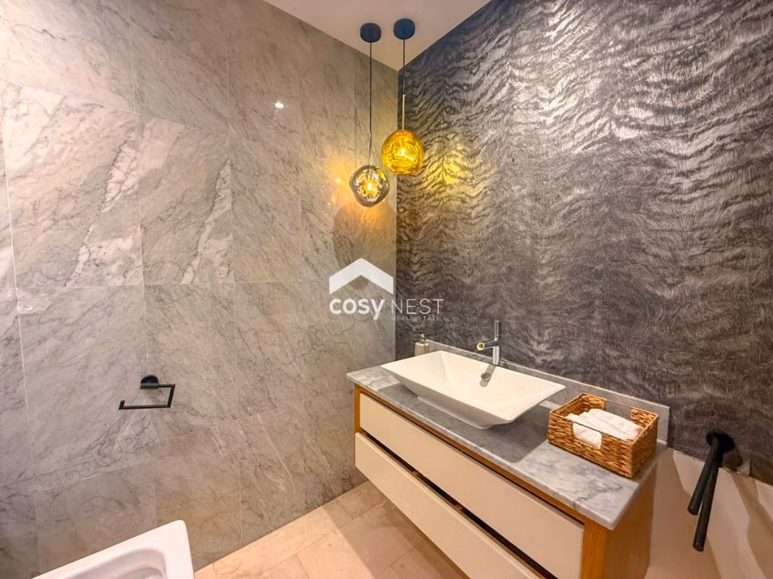 Very nice apartment for rent in Racine. 5 comfortable rooms. Well furnished