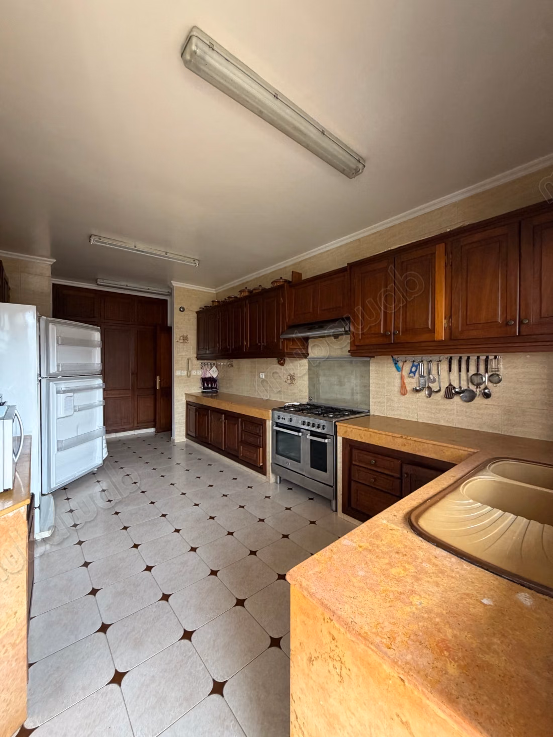 Vente d'un bel appartement à Riyad. 
4 grandes pièces. 
Ascenseur et terrasse — 3