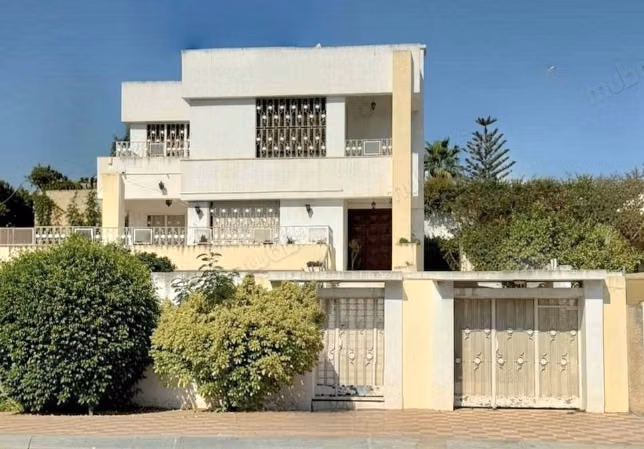 In Vendita: Una Villa Indipendente a Manar 1