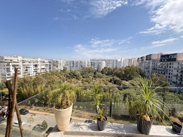 Appartement à vendre à Riyad. 3 chambres agréables. Jardin et ascenseur