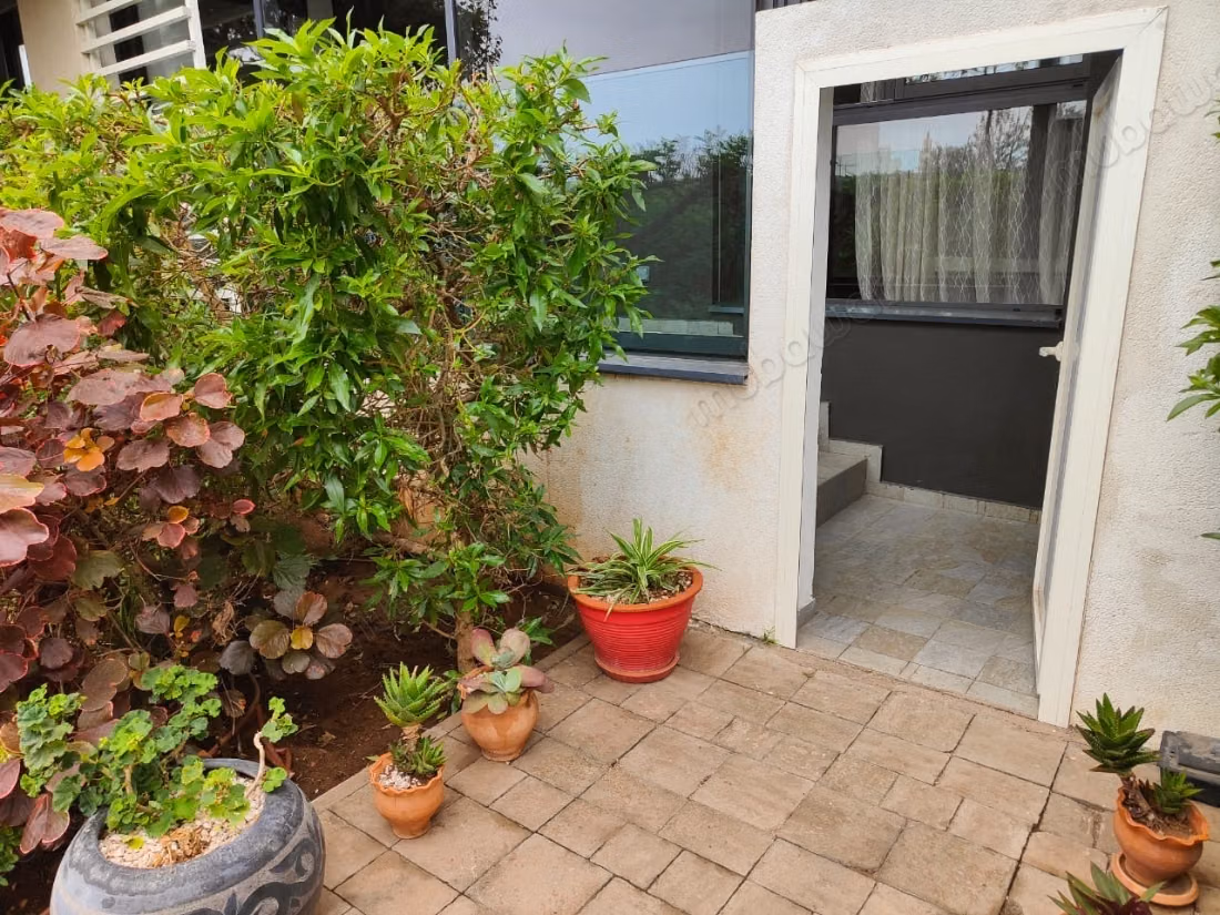 Te huur in Casablanca Finance City. 2 comfortabele kamers. Geen lift, groot terras