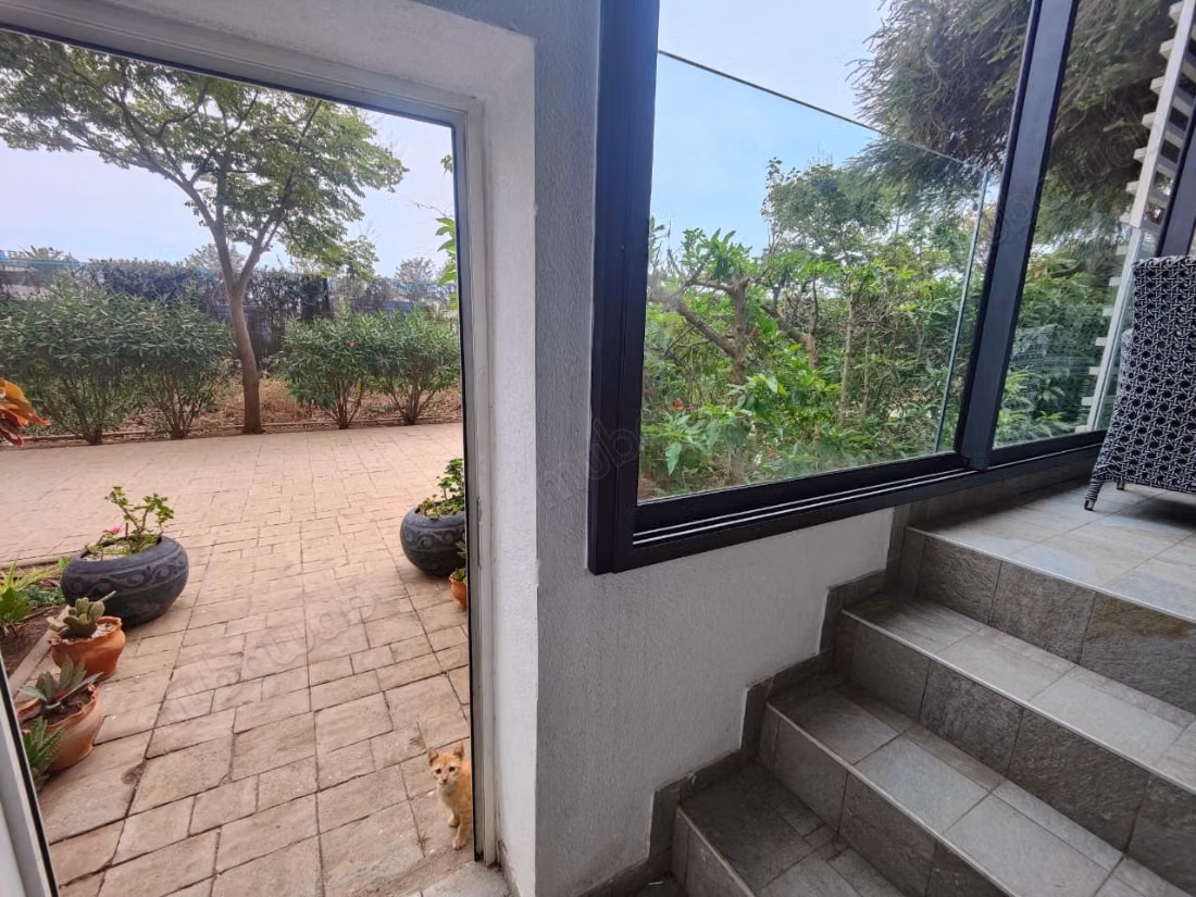 Te huur in Casablanca Finance City. 2 comfortabele kamers. Geen lift, groot terras