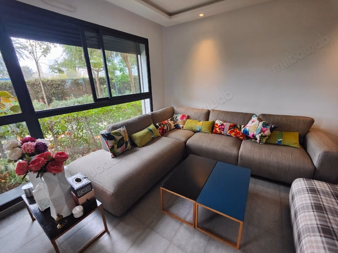 Te huur in Casablanca Finance City. 2 comfortabele kamers. Geen lift, groot terras