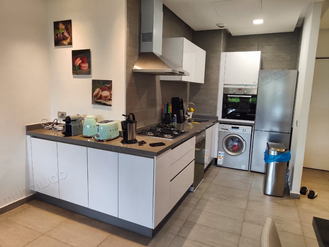 Te huur in Casablanca Finance City. 2 comfortabele kamers. Geen lift, groot terras