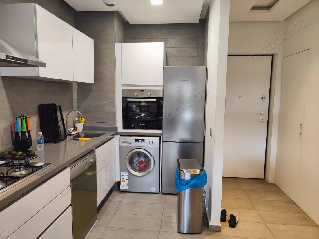 Te huur in Casablanca Finance City. 2 comfortabele kamers. Geen lift, groot terras