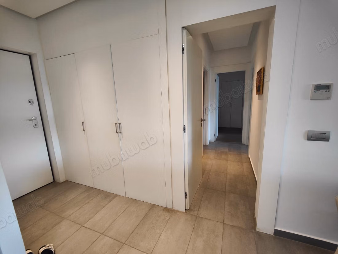 Te huur in Casablanca Finance City. 2 comfortabele kamers. Geen lift, groot terras