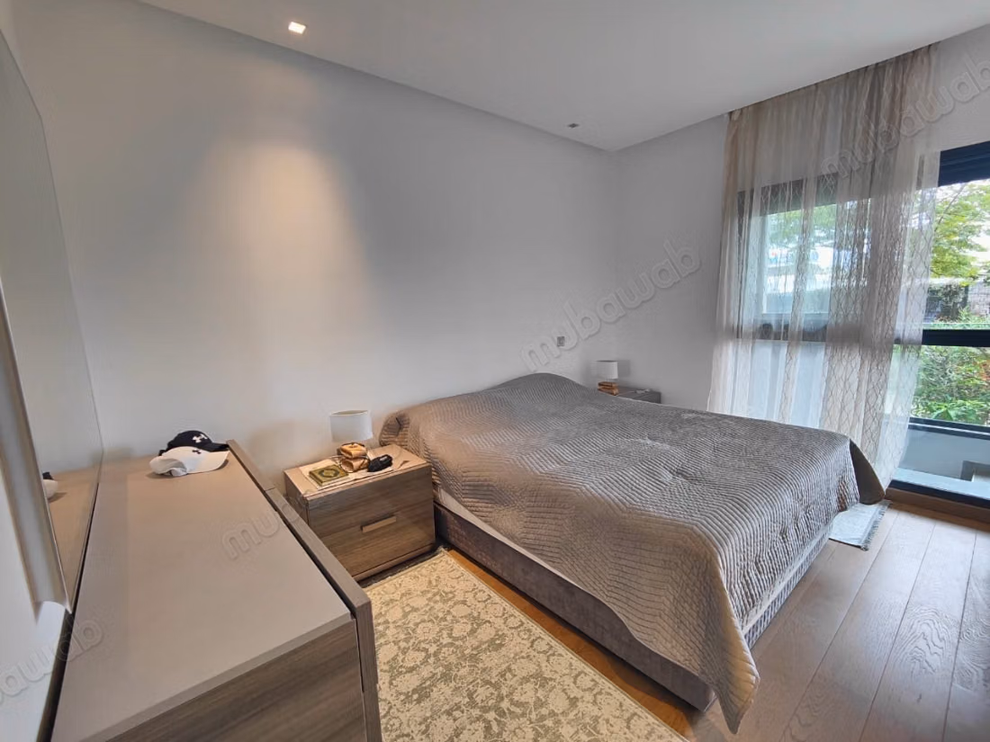 Te huur in Casablanca Finance City. 2 comfortabele kamers. Geen lift, groot terras