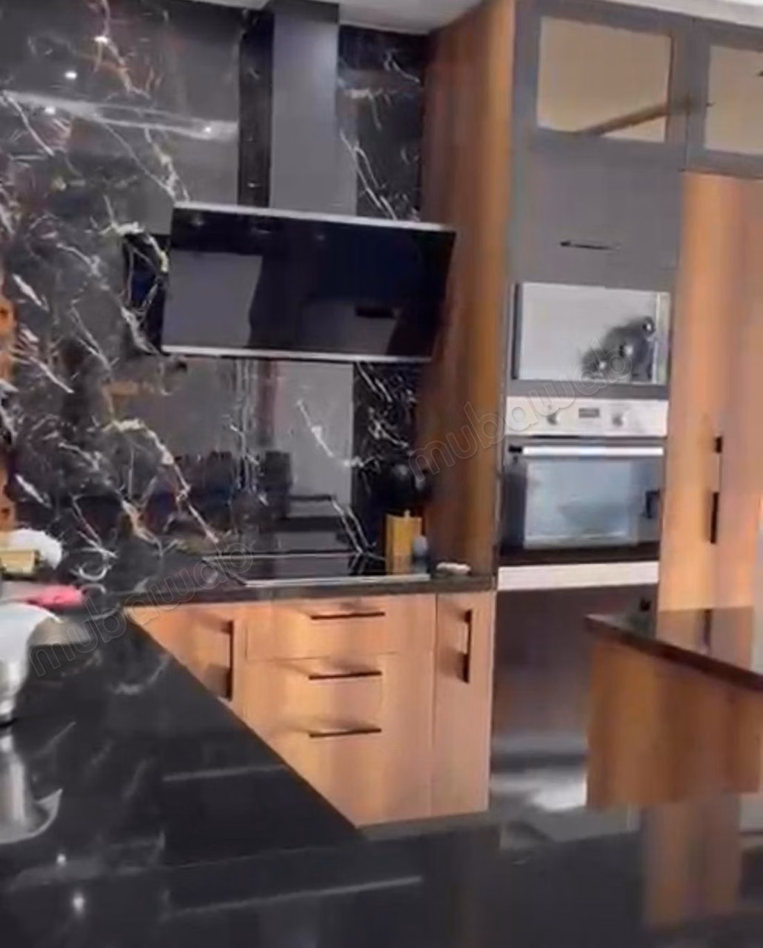 Vend appartement à Roches Noires.
Superficie 106 m².
Bien meublé