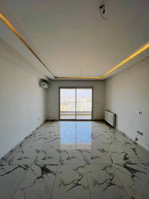 In vendita un appartamento S3 con parcheggio sotterraneo a Sahloul 4