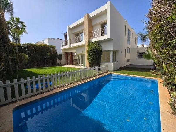 Modern Isolated Villa of 550 m² for sale, Oasis