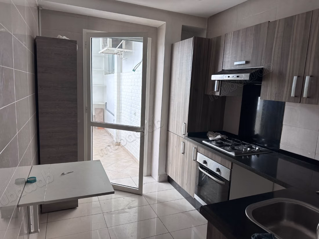 Un bel appartement vide à louer 
Mimosas kénitra