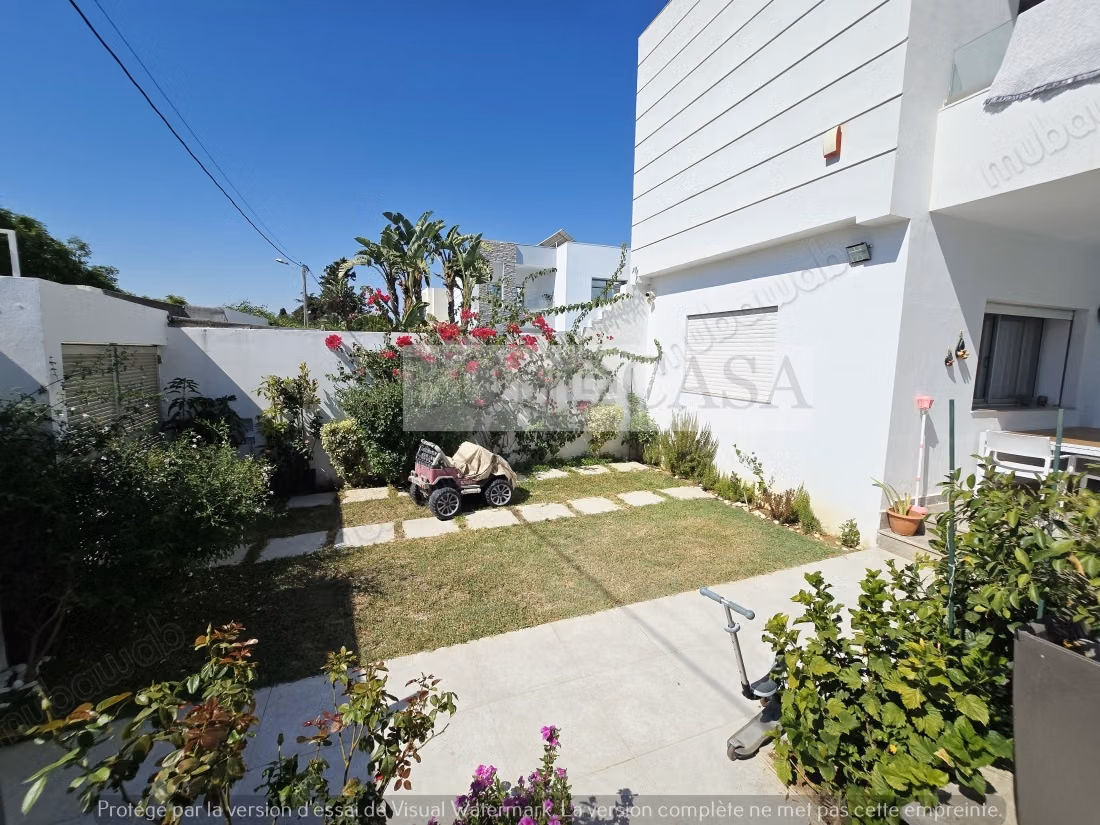 Villa vide/meublée avec piscine à louer à Gammarth
