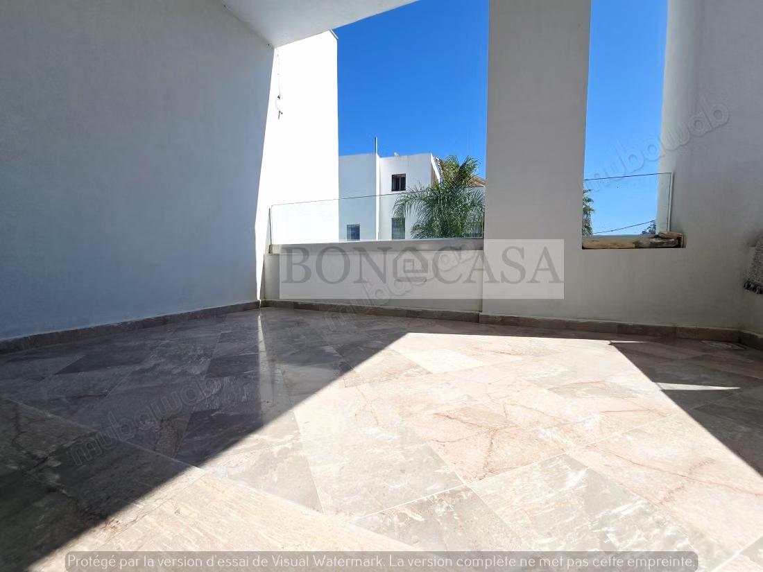 Villa vide/meublée avec piscine à louer à Gammarth
