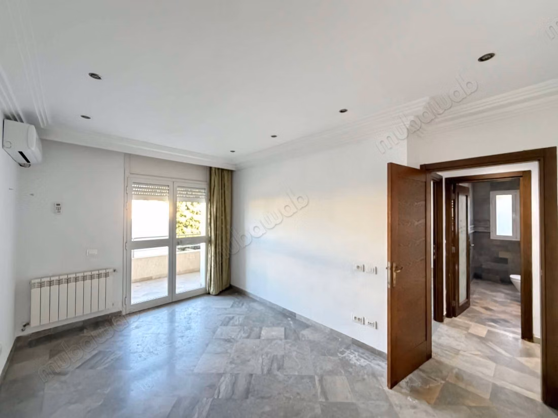 A louer villa moderne avec piscine à Mutuelleville