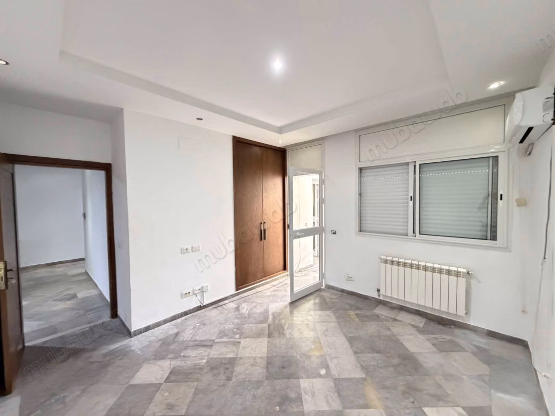 A louer villa moderne avec piscine à Mutuelleville