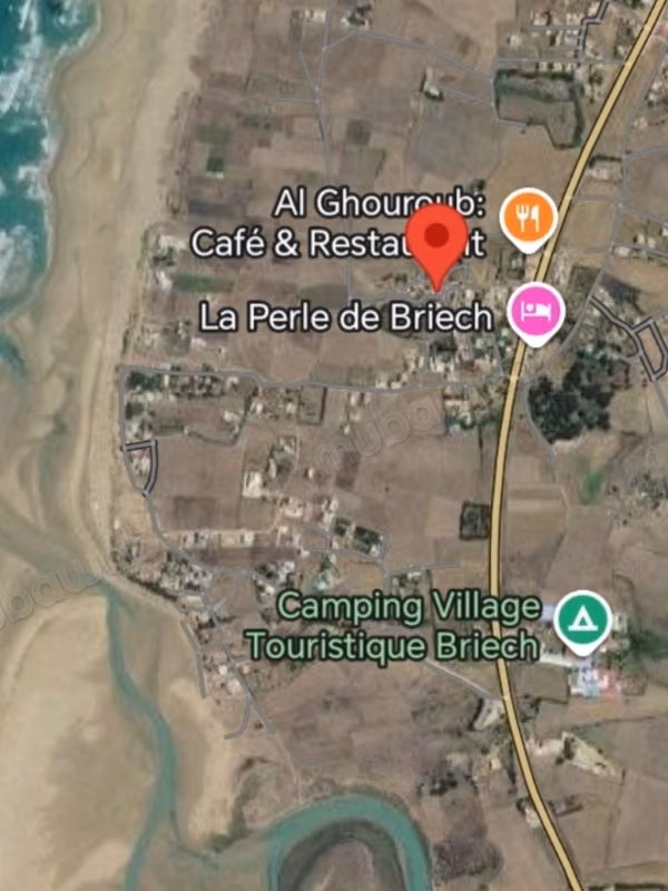 Prachtig terrein te koop in Arcades Brèche, met een bouwvergunning en een prachtig uitzicht op de zee, voorzien van water en elektriciteit. De totale oppervlakte is 512 m².