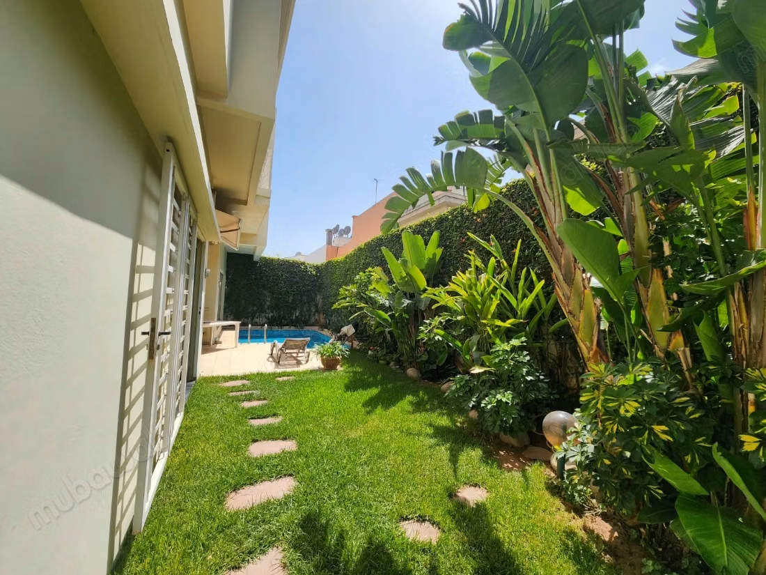 Villa au style épurée à louer, Casanearshore