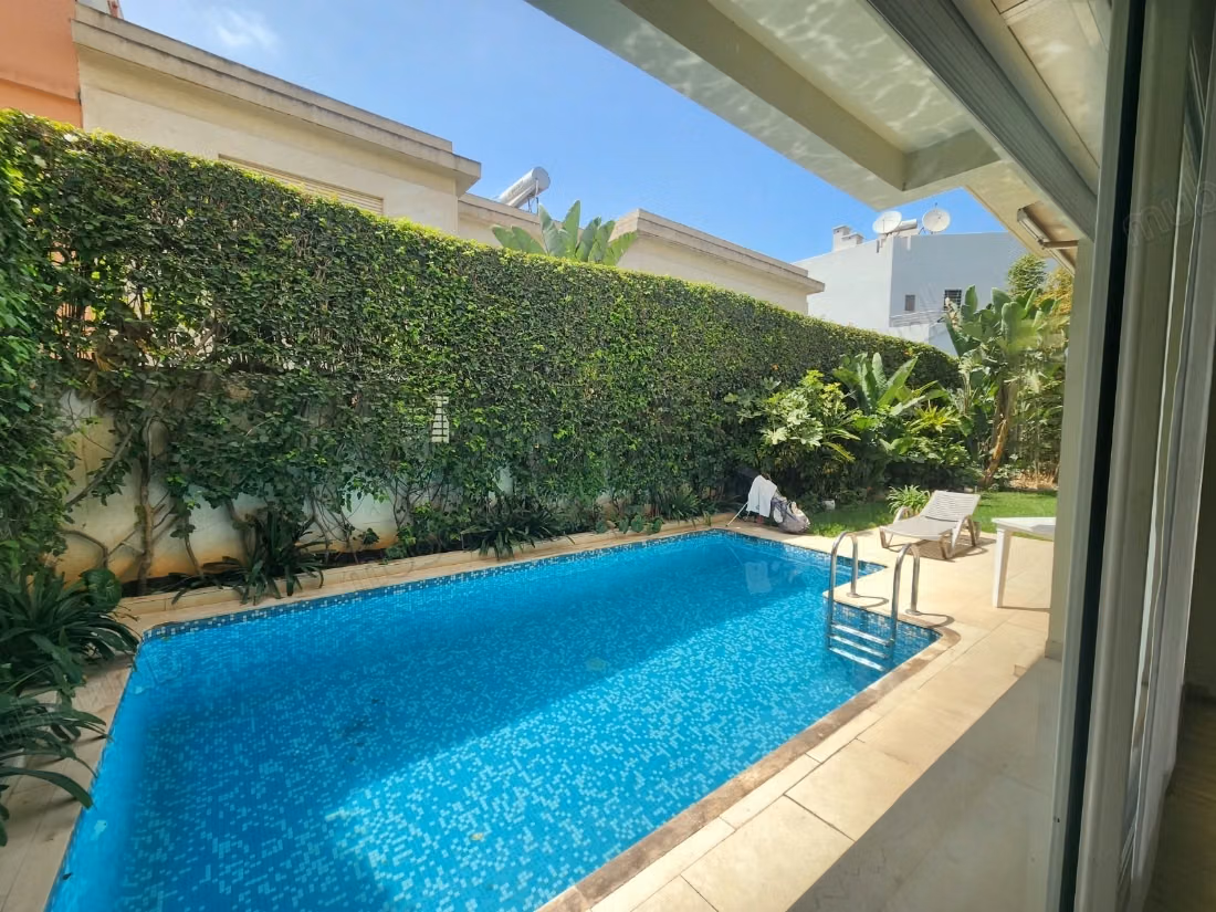 Villa au style épurée à louer, Casanearshore