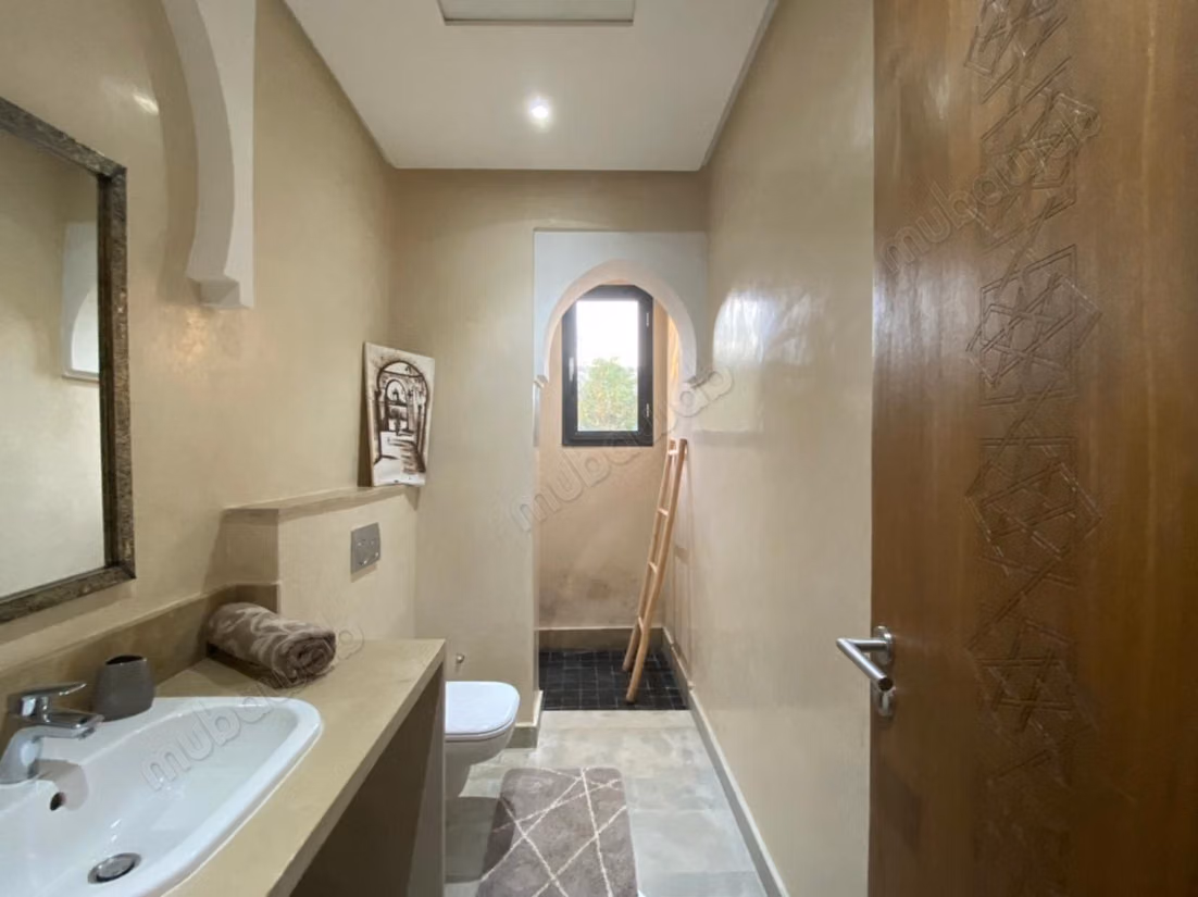 Villa de haut standing à vendre à Route de Fez. 3 chambres. Meublé