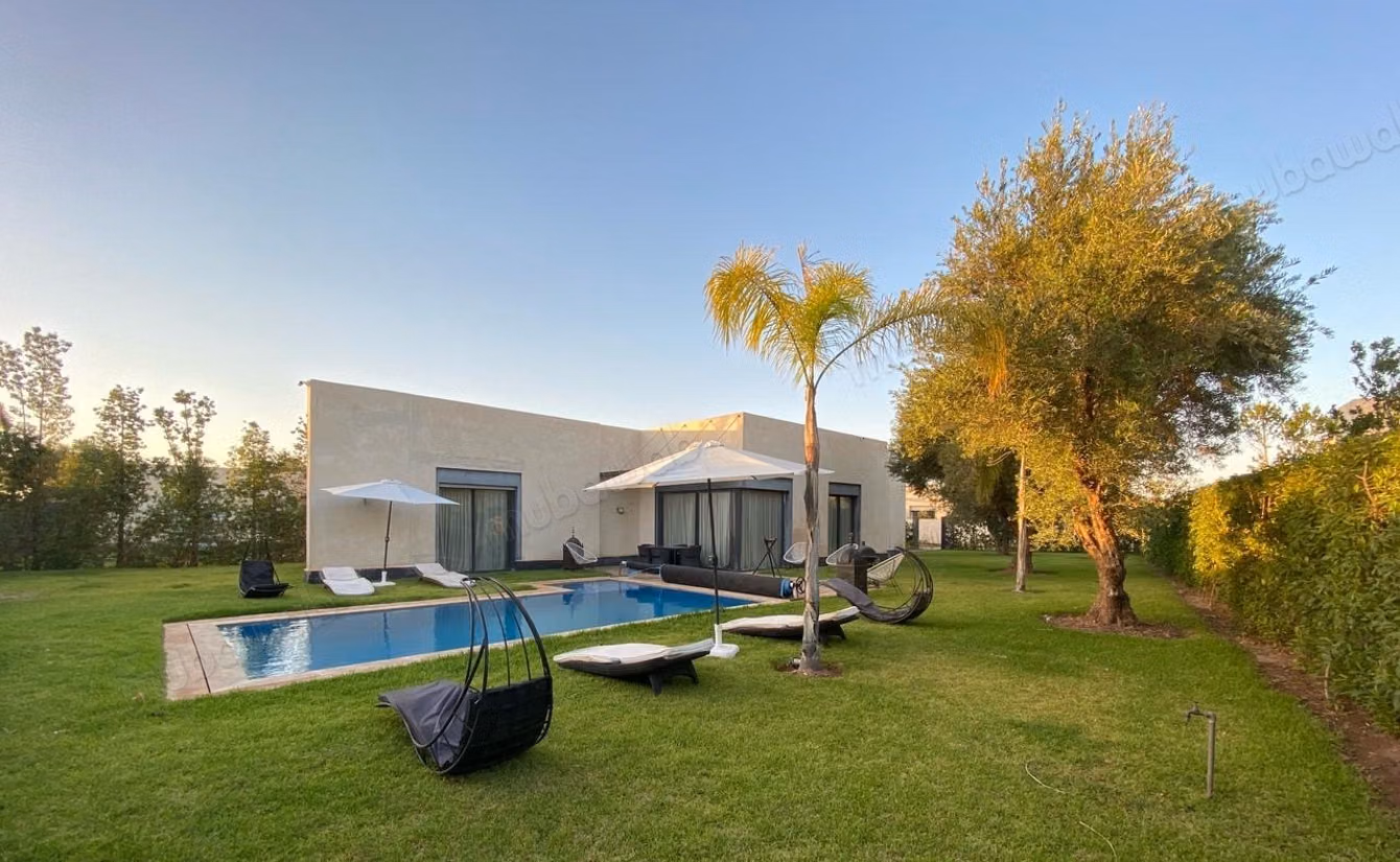 Villa de haut standing à vendre à Route de Fez. 3 chambres. Meublé