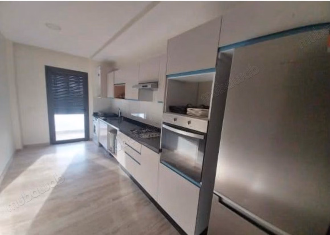 Location d'un appartement à Hay Mohammadi. 
3 belles chambres. 
Jardin et garage