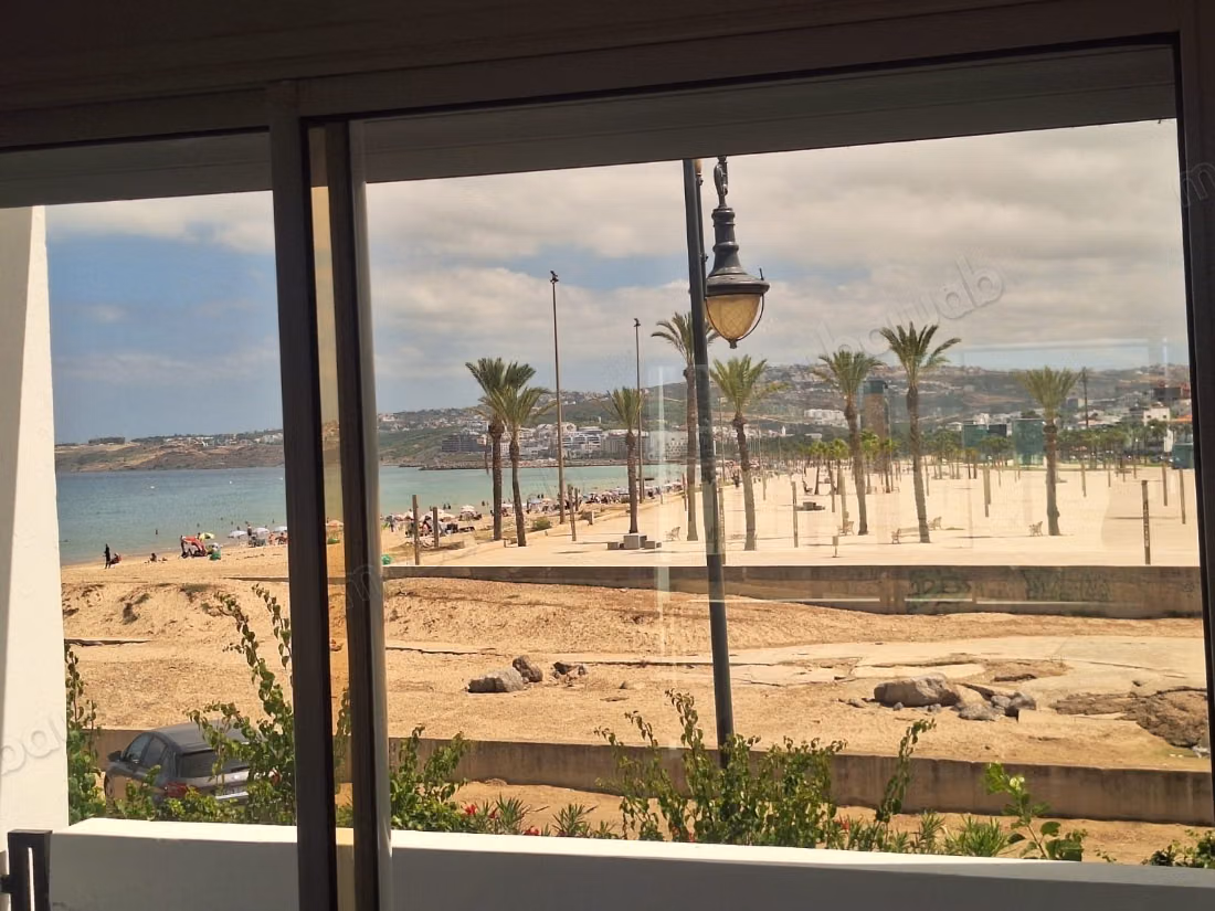 Superbe appartement à louer à Tanger City Center. 
Surface totale 65 m². 
Bien meublé