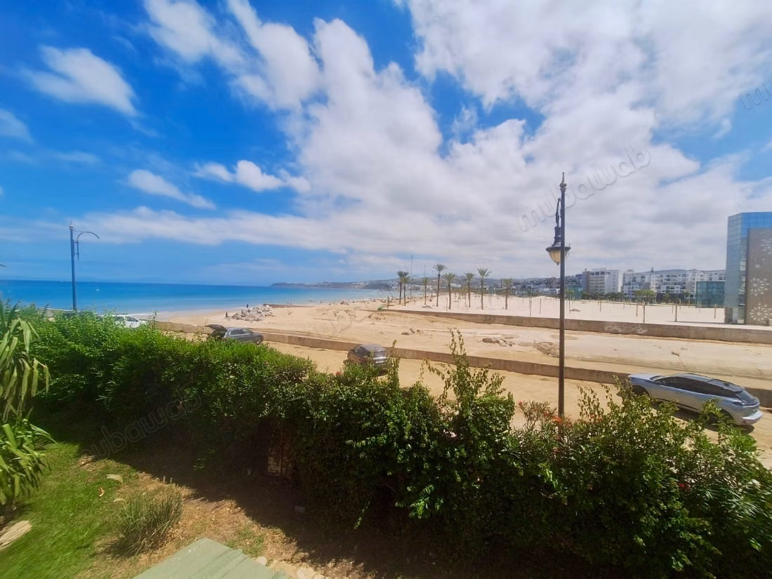 Superbe appartement à louer à Tanger City Center. 
Surface totale 65 m². 
Bien meublé