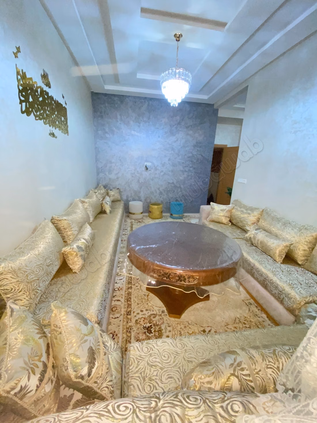Appartamento molto bello in affitto a Hay Mohammadi. Superficie totale di 70 m². Completamente arredato