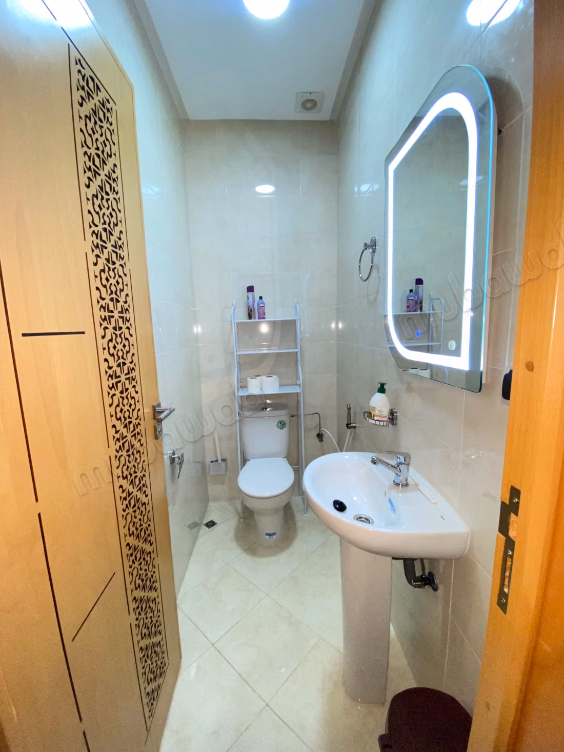 Appartamento molto bello in affitto a Hay Mohammadi. Superficie totale di 70 m². Completamente arredato