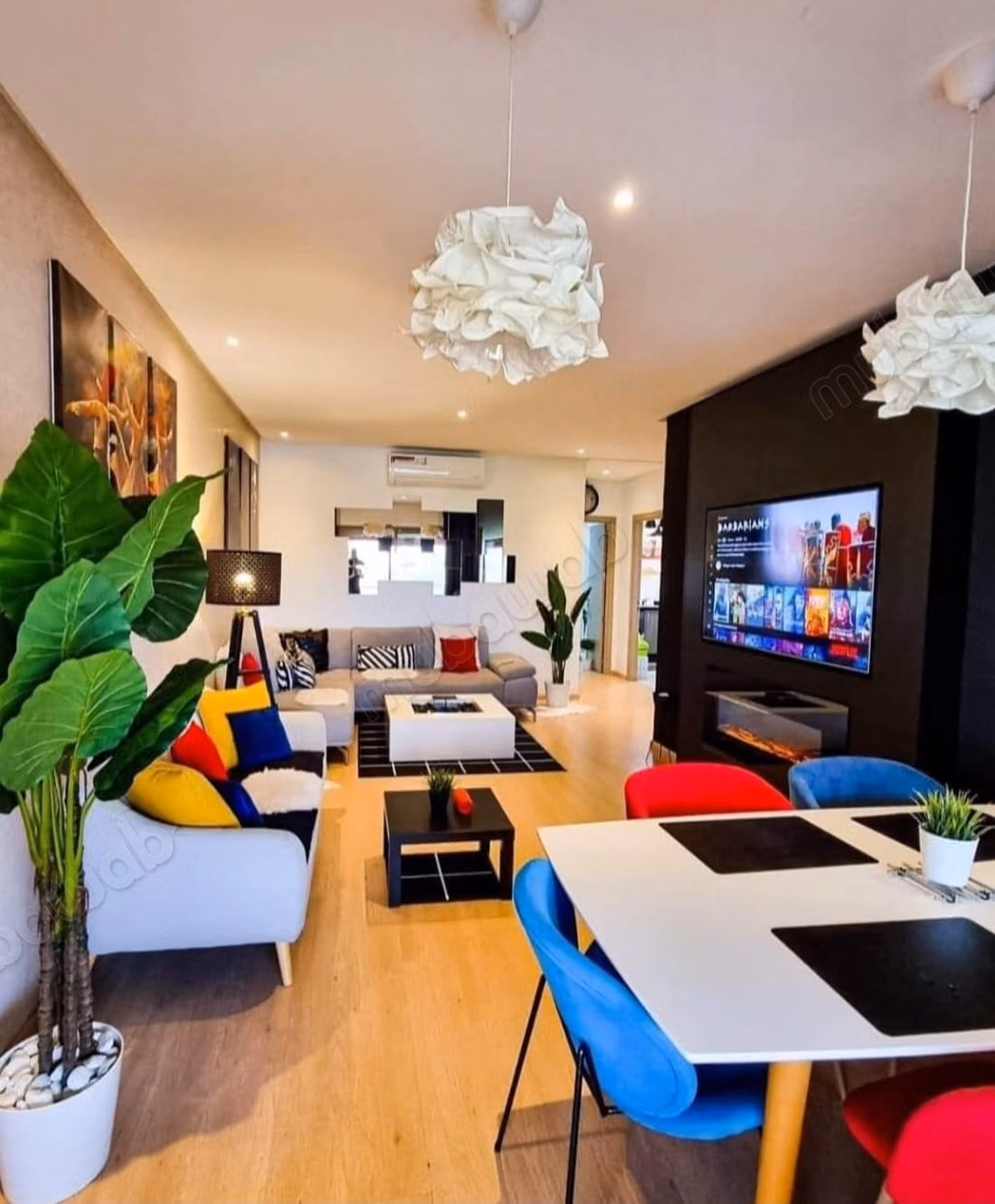 Verhuur van een appartement in het stadscentrum. Totale oppervlakte 90 m². Satellietsysteem en beveiligd verblijf