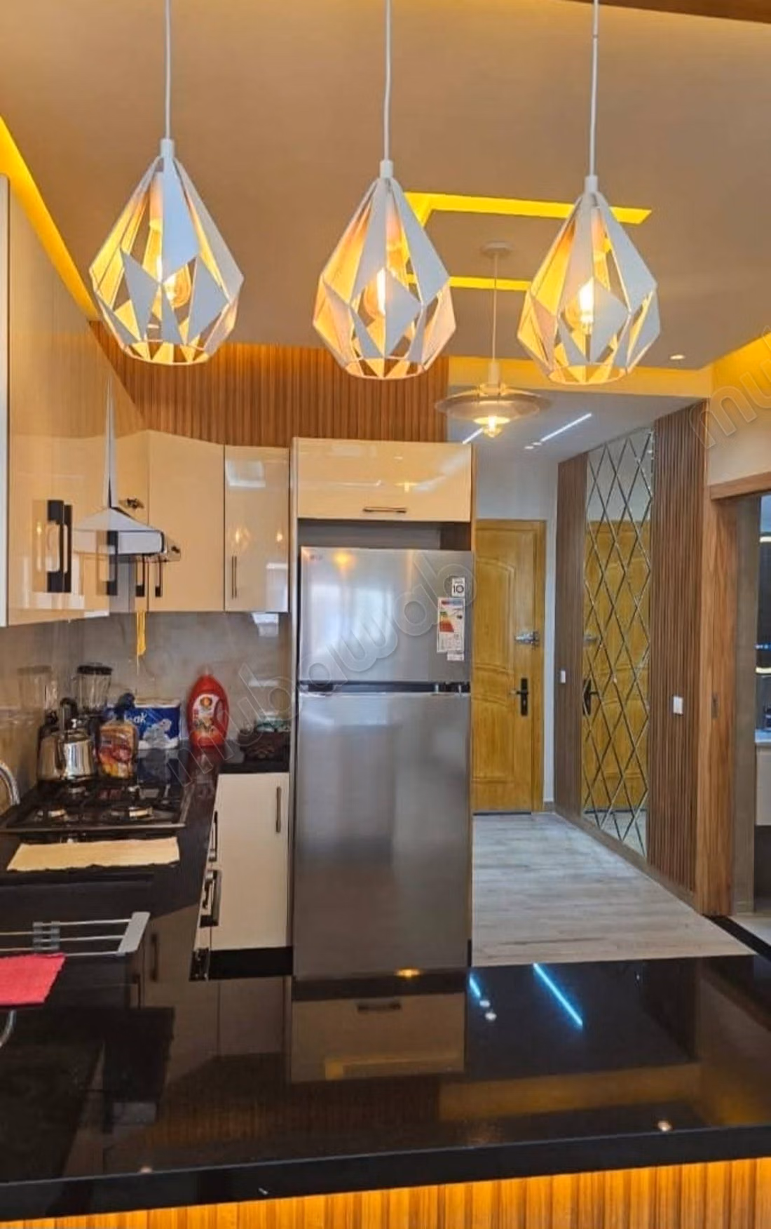 Verhuur van een appartement in het stadscentrum. Totale oppervlakte 90 m². Satellietsysteem en beveiligd verblijf