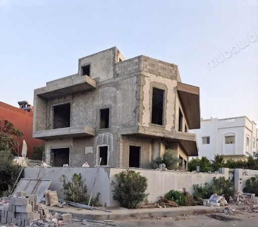 Villa semi fini a la venta en Almaz. Superficie de 500 m²