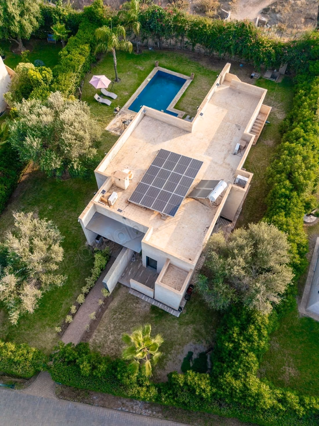 Villa de haut standing à louer à Route de Fez. 4 grandes pièces. Piscine et cheminée