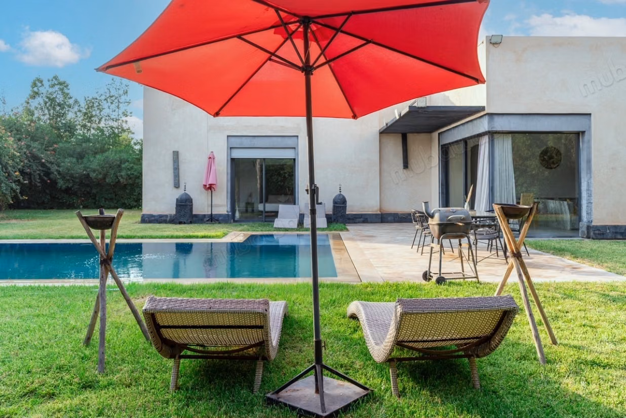 Villa de haut standing à louer à Route de Fez. 4 grandes pièces. Piscine et cheminée