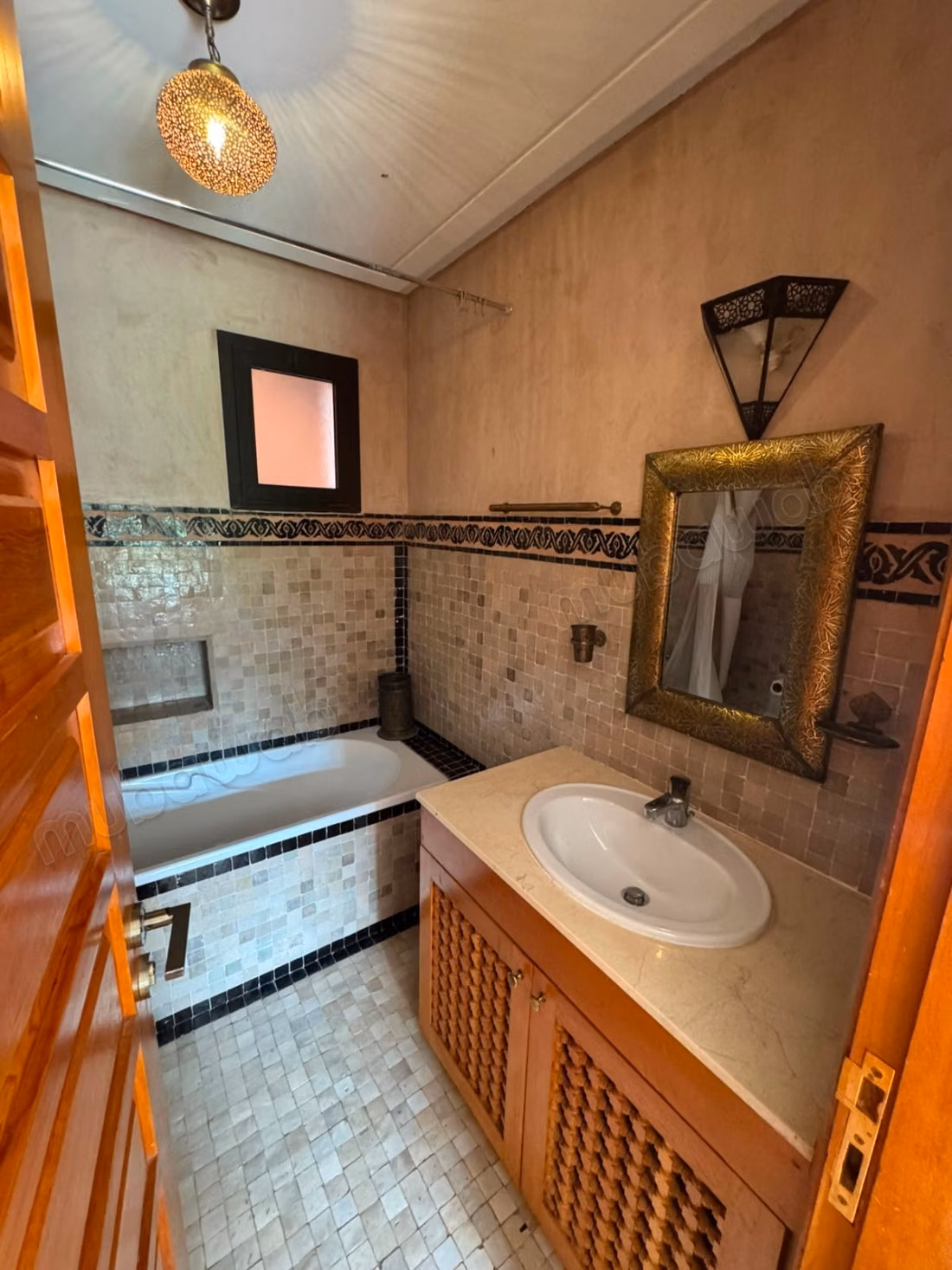 Appartement à vendre sur la route de Casablanca. Superficie totale 126 m². Meublé — 4