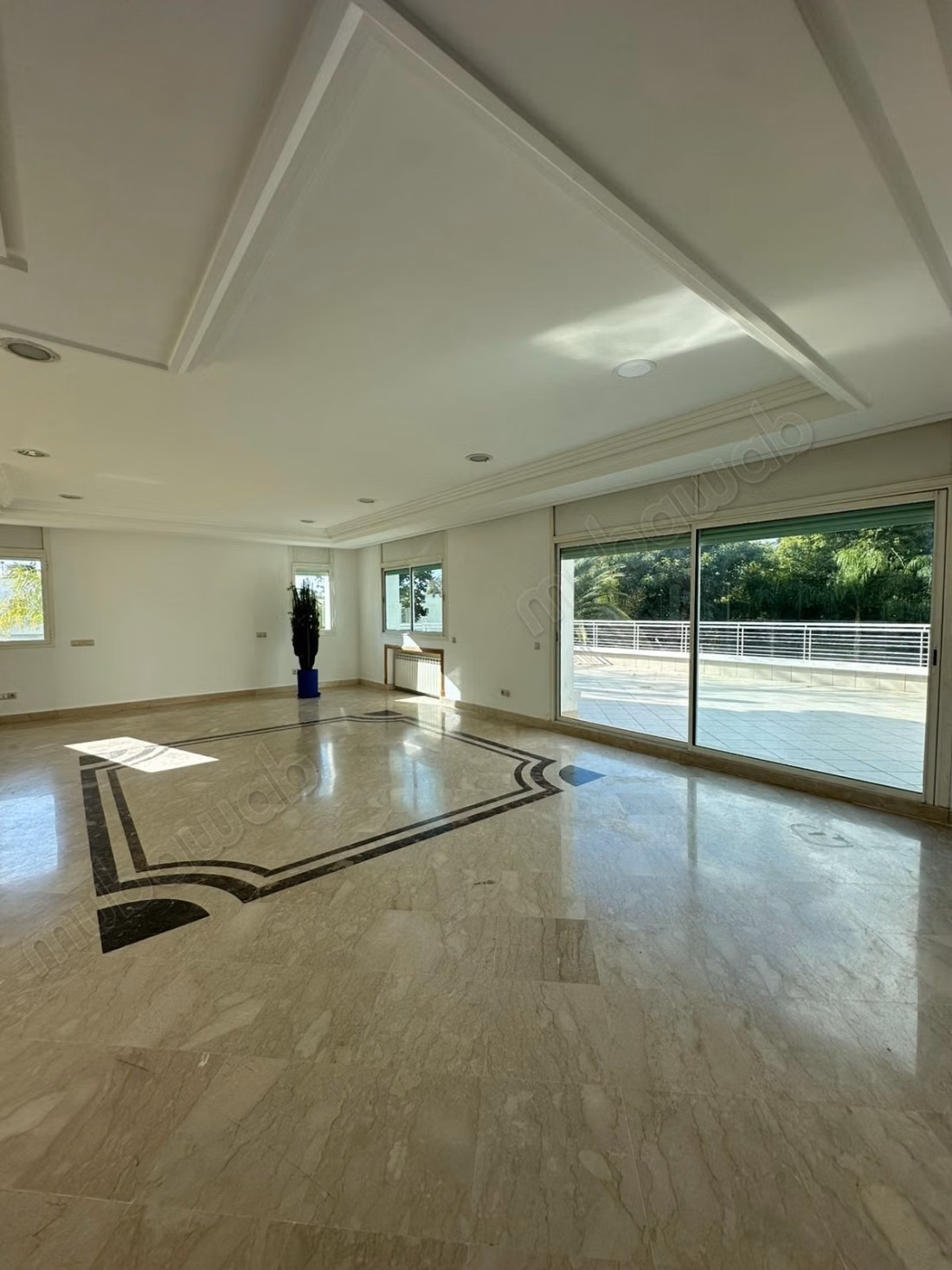 Oficinas en alquiler en Riyad. Superficie de 2200 m². Doble acristalamiento y calefacción central