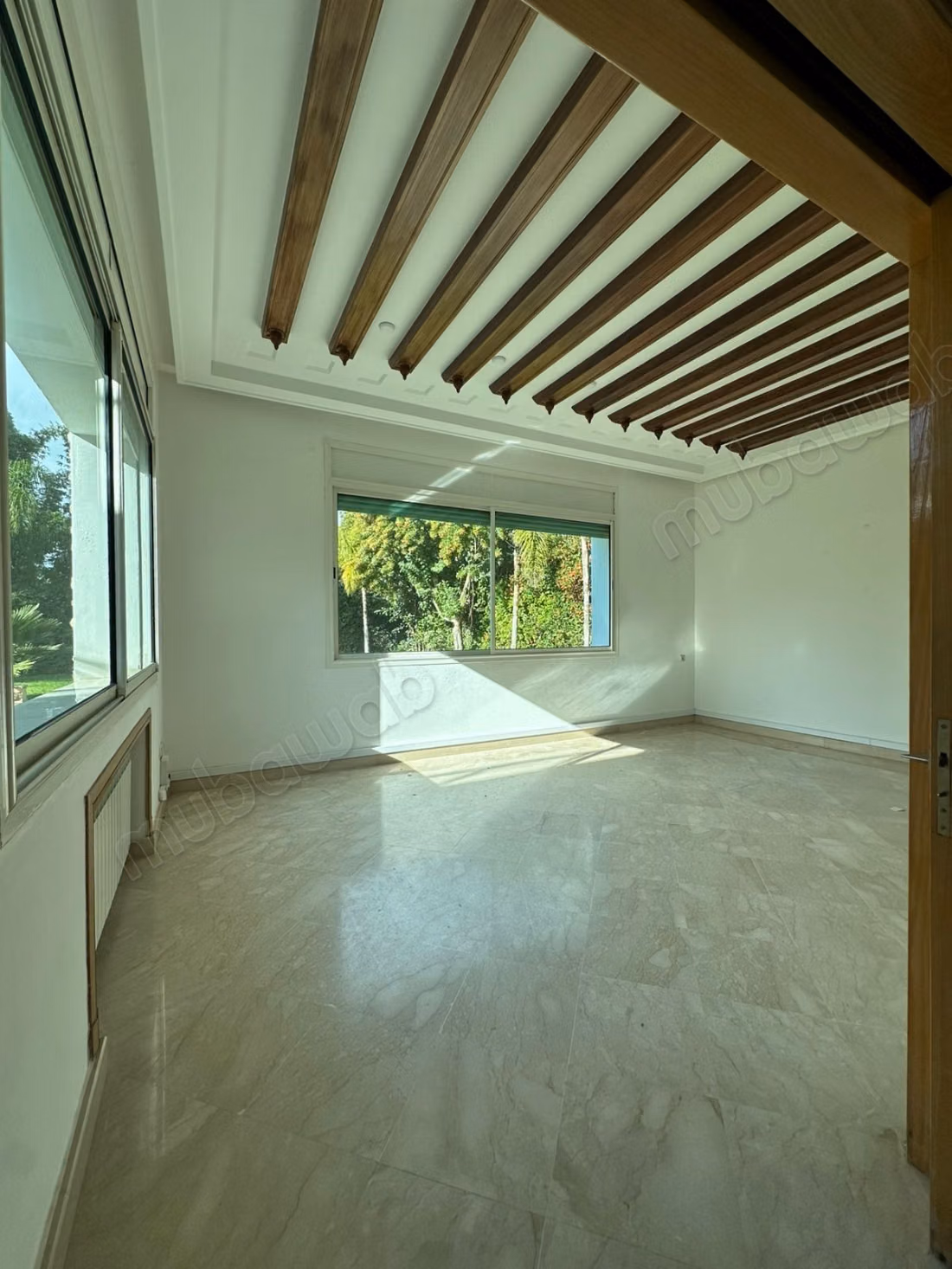 Oficinas en alquiler en Riyad. Superficie de 2200 m². Doble acristalamiento y calefacción central