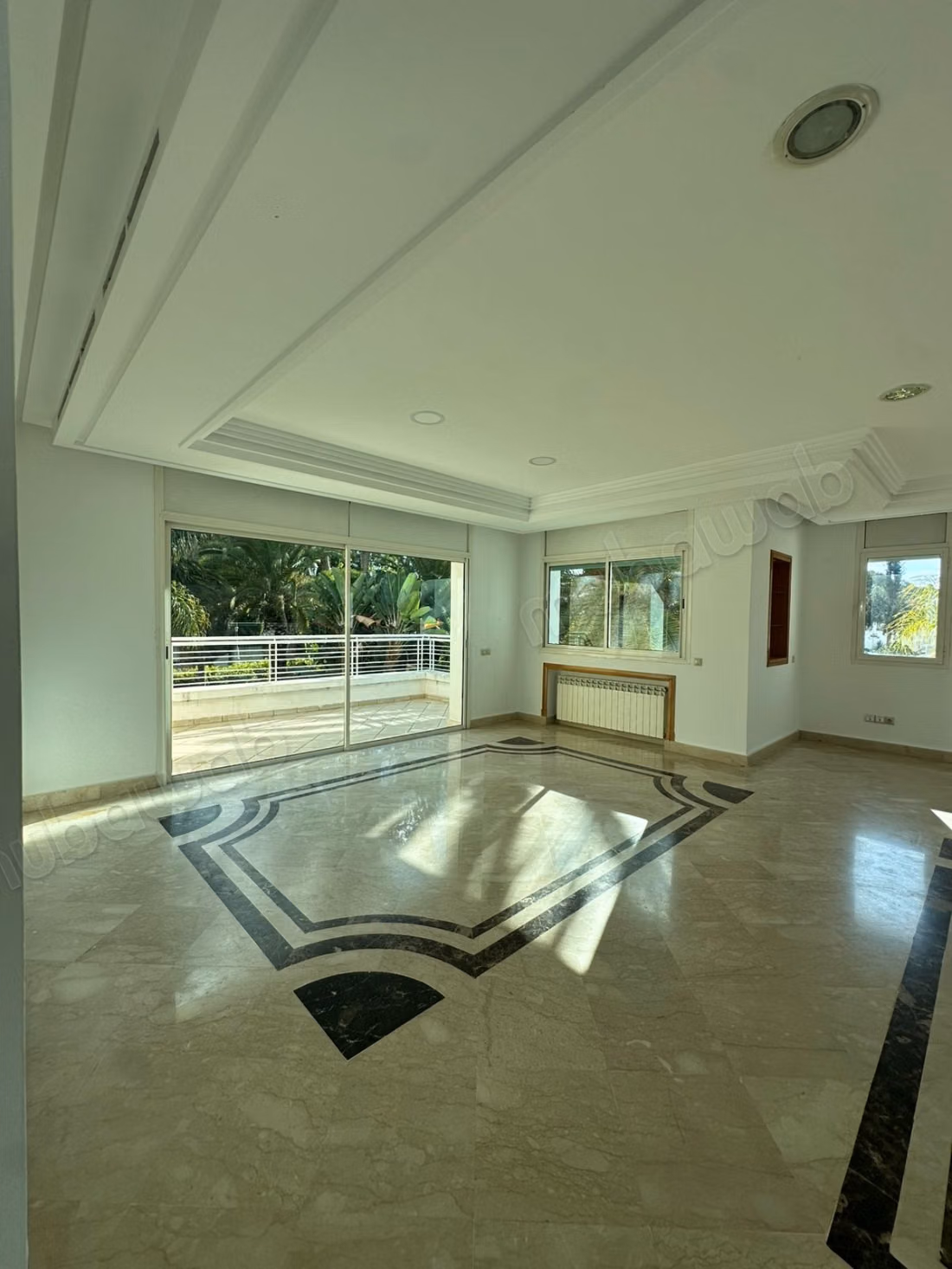 Oficinas en alquiler en Riyad. Superficie de 2200 m². Doble acristalamiento y calefacción central