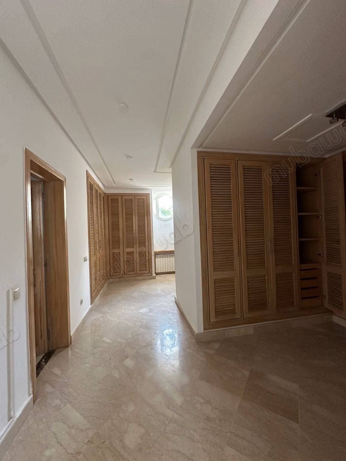 Oficinas en alquiler en Riyad. Superficie de 2200 m². Doble acristalamiento y calefacción central