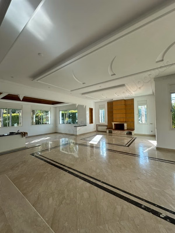 Oficinas en alquiler en Riyad. Superficie de 2200 m². Doble acristalamiento y calefacción central